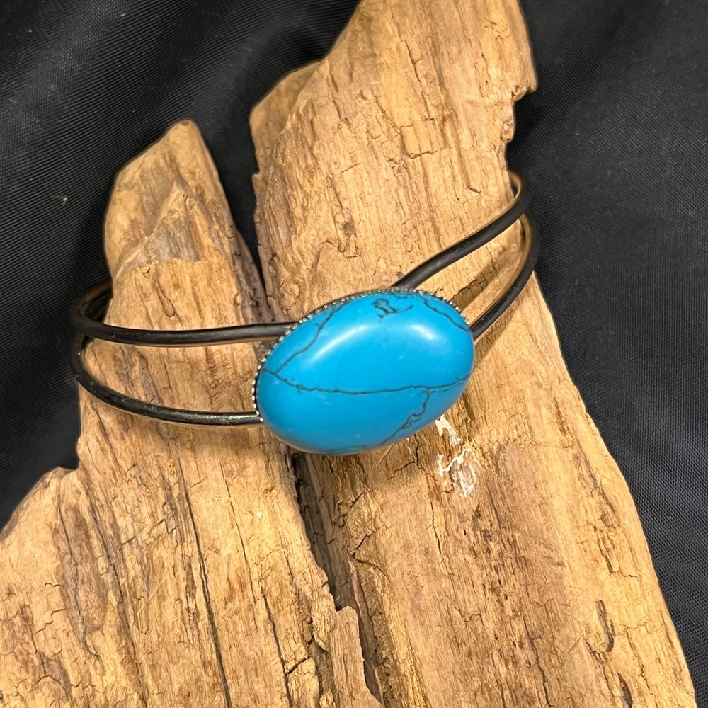 Southwestern Silver Tone Split Shank Turquoise Dyed Howlite Cuff Bangle Bracelet